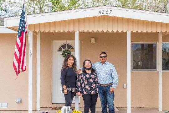 Joanne (izquierda) con su familia.